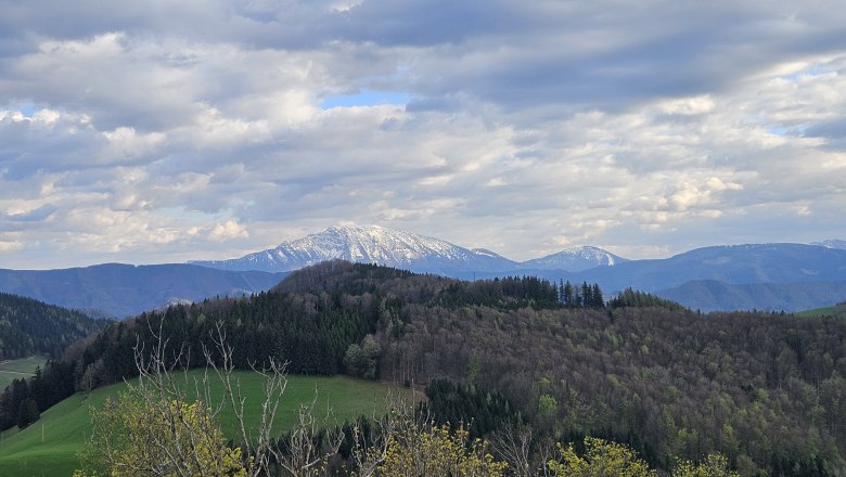 Aussicht von der Urlingerwarte auf den verschneiten Ötscher, © Melanie Pöchacker Aussicht von der Urlingerwarte auf den verschneiten Ötscher, © Melanie Pöchacker