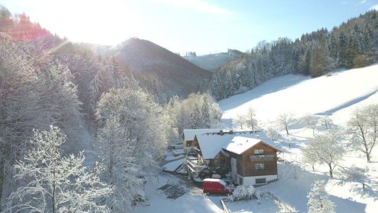 biohof-lueg-im-winter, © zVg Fam. Fallmann biohof-lueg-im-winter, © zVg Fam. Fallmann