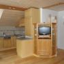 Wohnung Luaberg, © zVg Fam. Fallmann Gemütliche Dachgeschosswohnung mit Holzmöbeln, Küchenzeile und Esstisch.