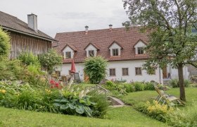 Wohlfühl Platz hinterm Haus, © Einkehrhof Poggau Wohlfühl Platz hinterm Haus, © Einkehrhof Poggau