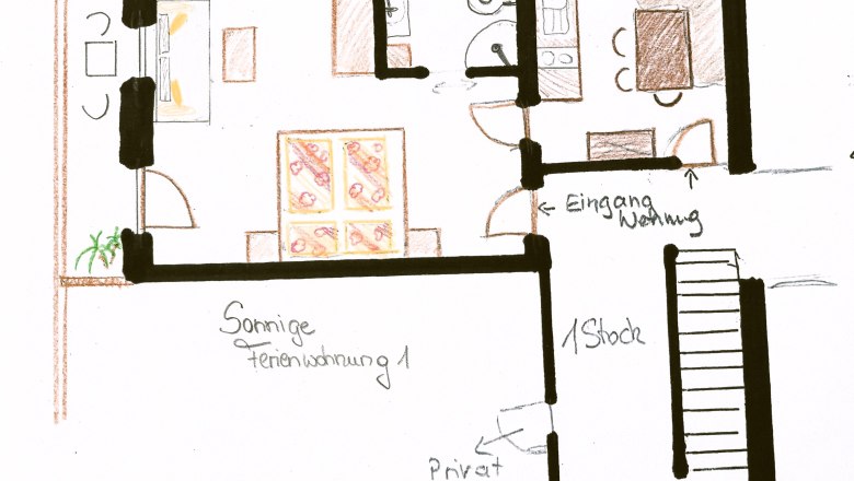 Handgezeichneter Grundriss einer Ferienwohnung mit Beschriftungen der R&auml;ume und Eing&auml;nge.