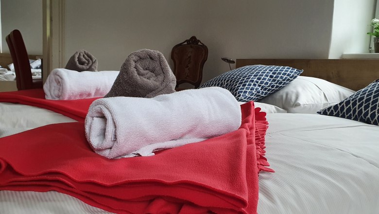 kuscheliges Schlafzimmer, &copy; Monika Stock