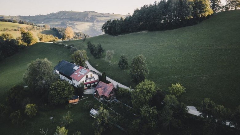 Hofansicht, &copy; Gerald Demolsky