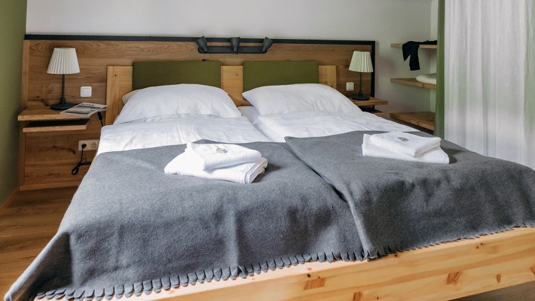 Ferienwohnung Schlafzimmer, &copy; Biobauernhof Orth, Foto: Martin Erd