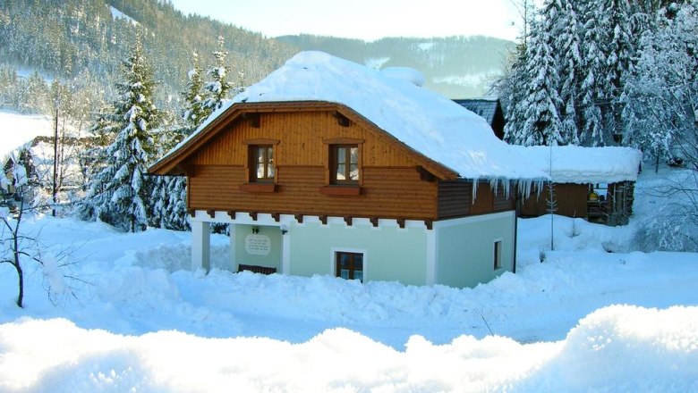 Hausansicht Winter, © Margarete Bachner Hausansicht Winter, © Margarete Bachner