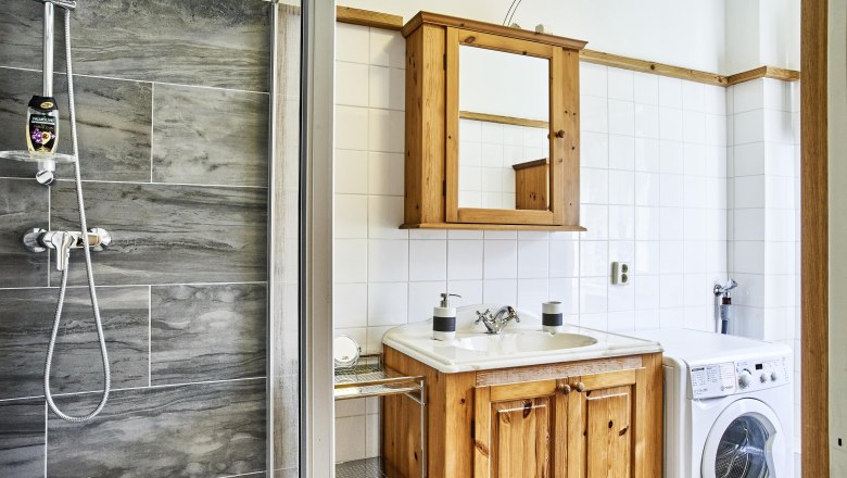 Ferienwohnung Bergerlebnis - Badezimmer, &copy; Fotolois