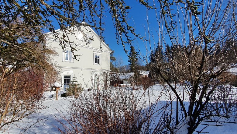 der weitläufige Garten im Winter, © Monika Stock