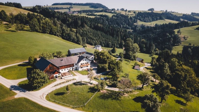 Hofansicht "Milch vom Pfandl", &copy; Gerald Demolsky