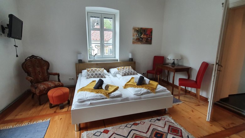 kuscheliges Schlafzimmer, &copy; Monika Stock