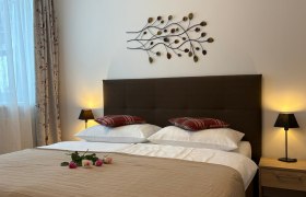 Schlafzimmer in der Teichwies&acute;n Alm Dependance, &copy; Selinger Martin