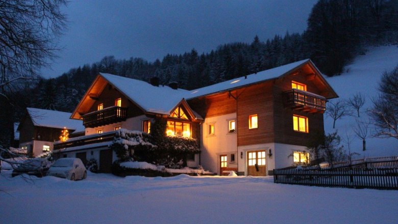 biohof-lueg-im-winter, © zVg Fam. Fallmann biohof-lueg-im-winter, © zVg Fam. Fallmann