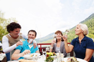 Gemütliches Essen beim Lunzer See, © Mostviertel Tourismus, schwarz-koenig.at