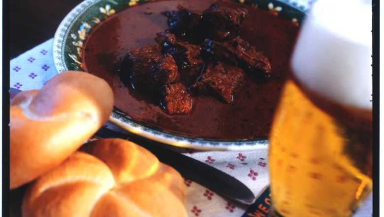 Gulasch, &copy; Valerie Rosenburg