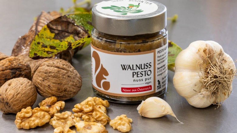 NUSSLAND, die Nussknacker die veredeln, &copy; Theo Kust